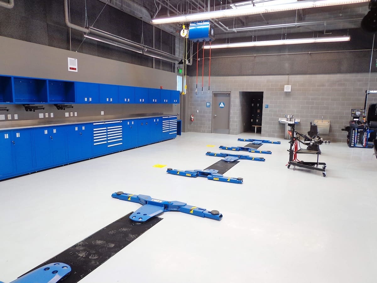 epoxy flooring in a car service